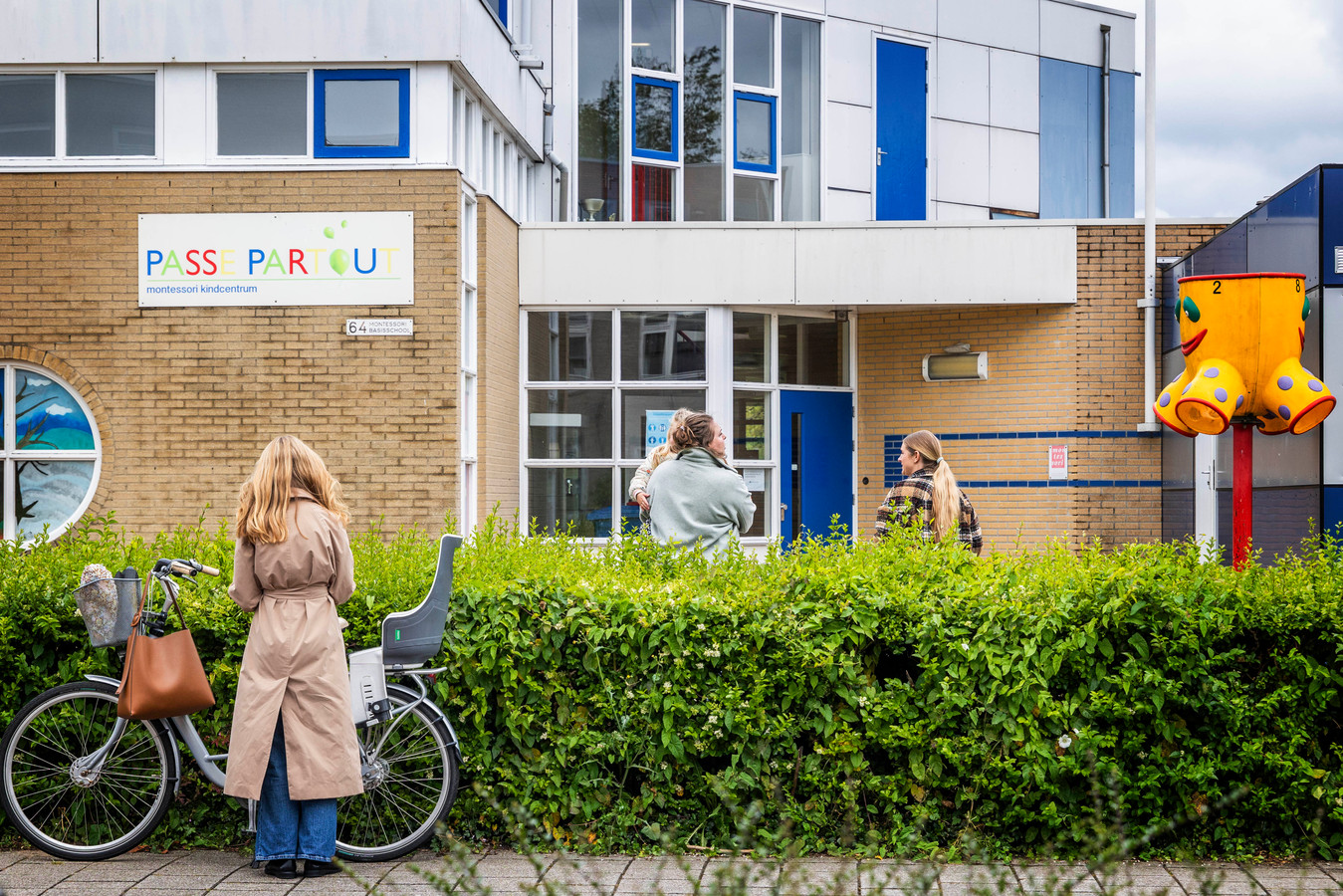 Geschrokken ouders en leerlingen op basisschool: elf juffen stappen ...