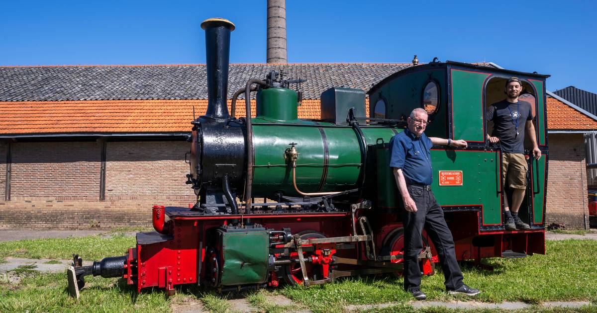 Smalspoormuseum in de wolken met zijn eerste stoomlocomotief ...