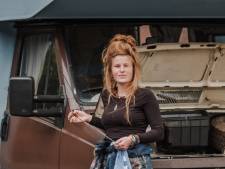 Haar in een knot en de beuk erin, Loes (23) knapte camper Dolly op: ‘Ruw werk geeft me adrenaline’