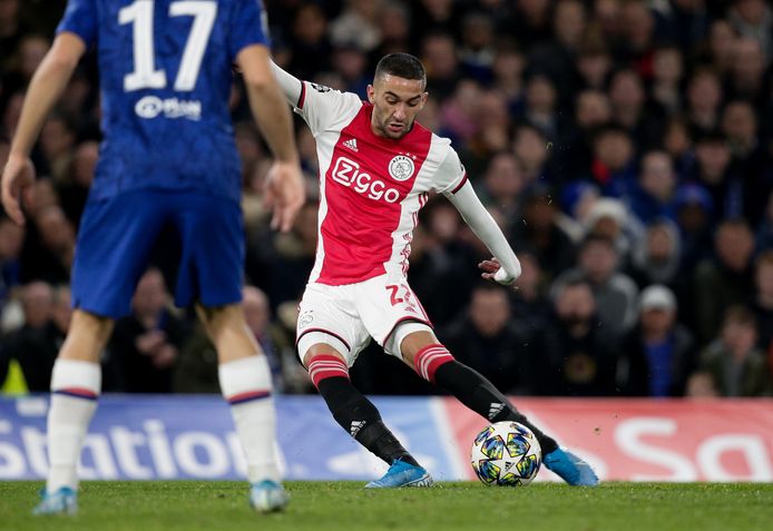 Hakim Ziyech verlaat Ajax en gaat voetballen bij de Engelse topclub Chelsea. Hoogstwaarschijnlijk zal zijn jeugdclub financieel profiteren van de miljoenentransfer.