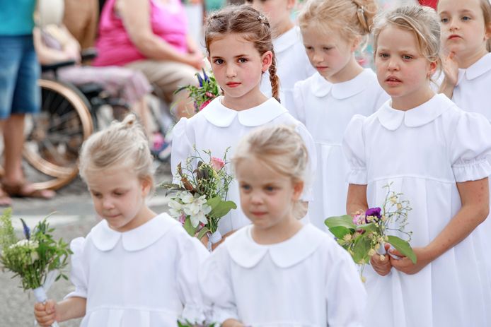 De Heilige Bloedprocessie trekt door de straten van Boxtel.