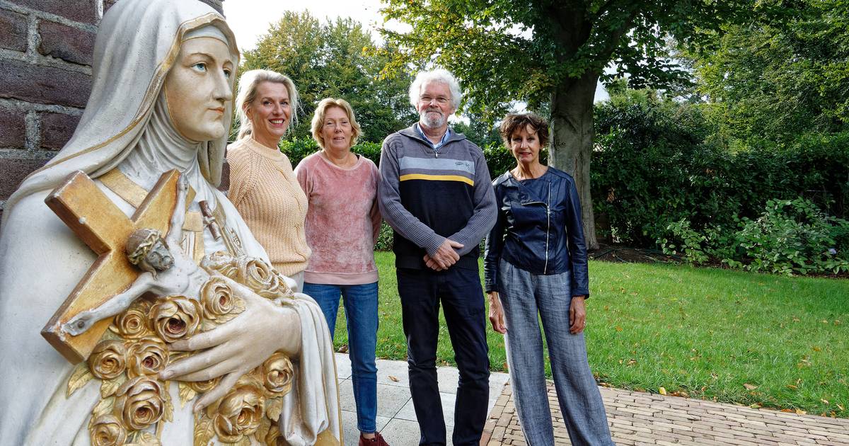 Vrijwilligers ook blij met nieuwe tuin bij kerk veel minder onderhoud