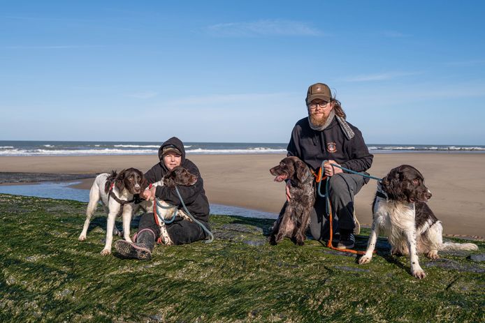 Nathalie Deryckere en echtgenoot Werner Laeremans met honden Oscar, Olaf, Toulouse en Lois.