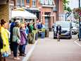 Honderden mensen vormen erehaag voor de winkel van overleden bloemenman Edwin Stijl (55)