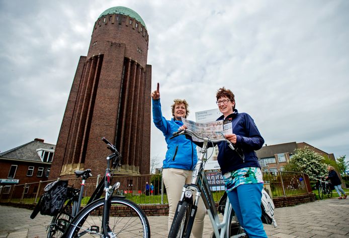 In nieuwbouwwijk Waelpolder in ’s-Gravenzande komt een apartementencomplex van vijftig meter hoog en zestien verdiepingen. De watertoren in Naaldwijk is veertig meter hoog.