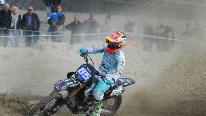Titelverdedigster Van de Ven begint WK motorcross met flinke kater