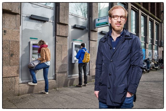 Rutger Bregman vindt wereldwijd gehoor voor zijn pleidooi voor een basisinkomen voor iedereen. ,,Duur? Het is juist goedkoper.''