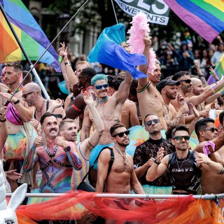 Live: Pride 2025 | Canal Parade rustig maar feestelijk verlopen: ‘Een oprechte celebration of love’