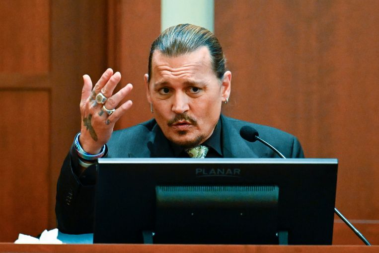 Acteur Johnny Depp getuigt in de rechtbank. Beeld AP