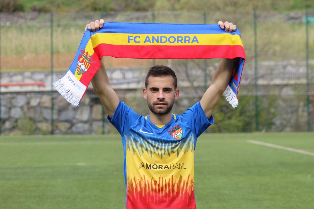 Hector Hevel helemaal thuis bij het FC Andorra van Piqué ‘Met Shakira
