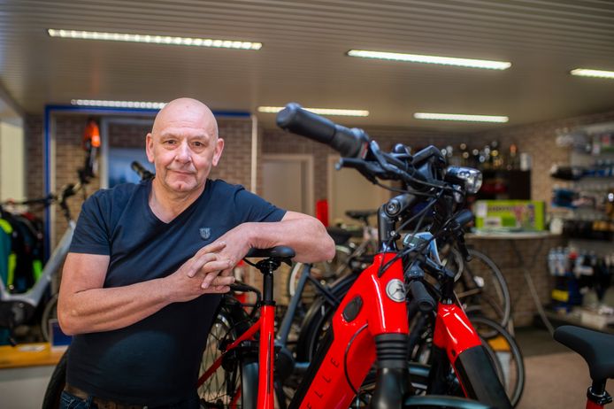 Patrick Van Staeyen in zijn fietsenwinkel in Schoten