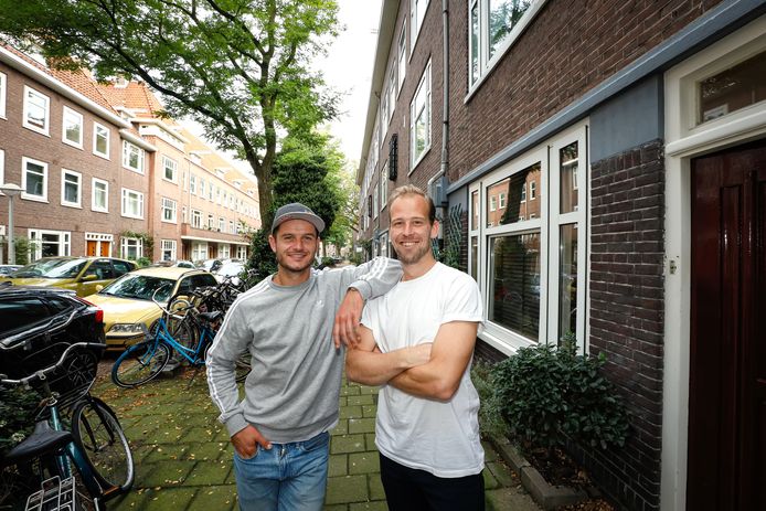 Robbert Kemperman en Philip Thiadens in de Bonairestraat in Amsterdam.