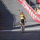 Wout Van Aert wint de Strade Bianche na bloedstollende en snikhete koers