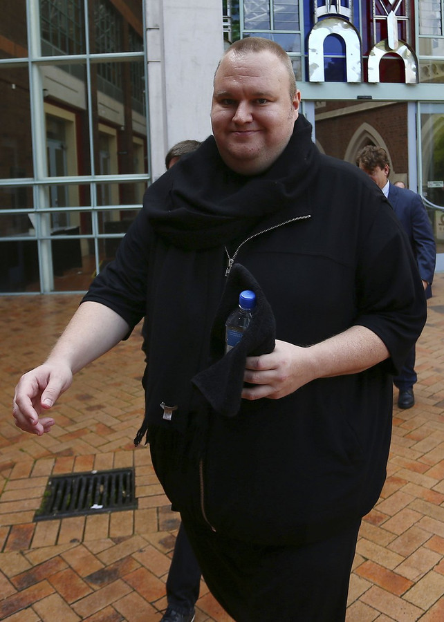Kim Dotcom bij het verlaten van het Nieuw-Zeelandse Hooggerechtshof.