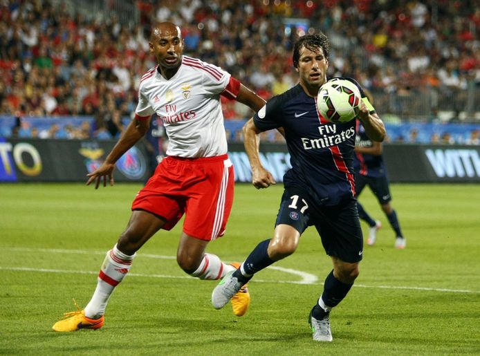 Maxwell met PSG in actie tegen Benfica.