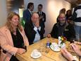 Tijdens de uitslagenavond hoort Jan Klopman (midden) naast fracrievoorzitter Anja Keuter vol ongeloof hoeveel stemmen de BBB in Flevoland heeft gekregen.