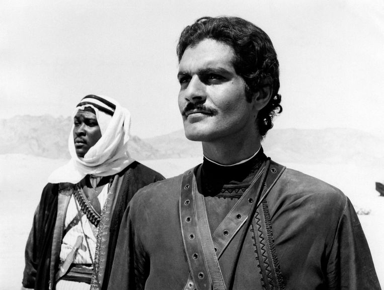 Omar Sharif (rechts) in Lawrence of Arabia (1962). Beeld Mondadori via Getty Images