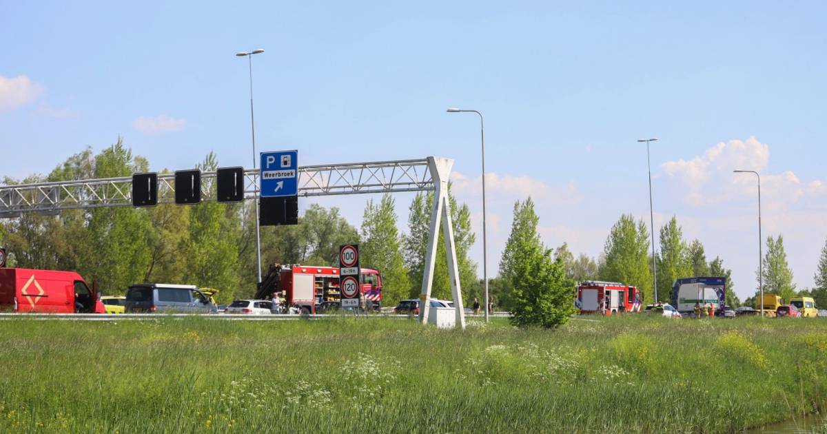 Amerikaanse militair overlijdt bij motorongeluk op A50, collega komt met de schrik vrij