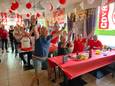 Een veertigtal supporters zagen zondag in Schotens café Den Ouwen Tijd hoe Antwerp kampioen speelde
