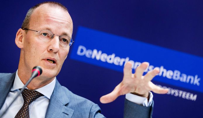 Klaas Knot tijdens de presentatie van het jaarverslag van De Nederlandsche Bank (DNB).