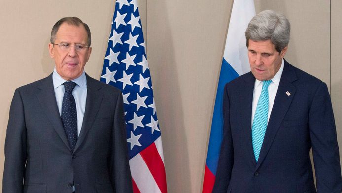 Le ministre russe des Affaires étrangères Sergueï Lavrov et son homologue américain John Kerry