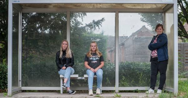 Geen trein, geen bus en geen buurtbus naar dorpen: 'Ook wij hebben recht op openbaar vervoer' - De G