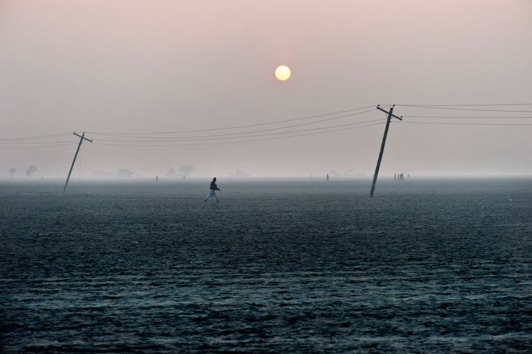 Bij 5 graden opwarming wordt het grootste deel van de aarde onleefbaar en wordt de mensheid teruggedrongen tot een paar kleine toevluchtsoorden waar ze maar nét kan overleven. Beeld kadir van lohuizen / NOOR