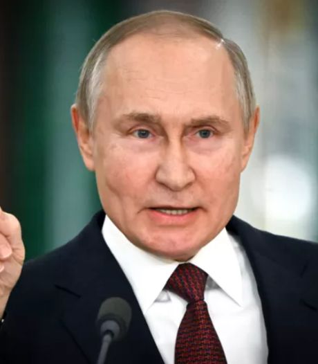 “Un nain avec le complexe de Napoléon": une conversation entre deux proches de Poutine provoque un tollé en Russie

