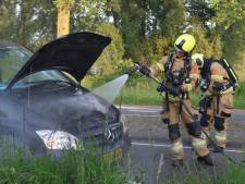Brandweer blust heet motorblok in Boxtel, weg naar industrieterrein tijdelijk afgesloten