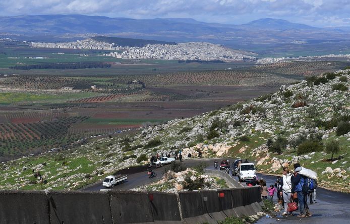 Afrin is de stad achteraan op de foto.
