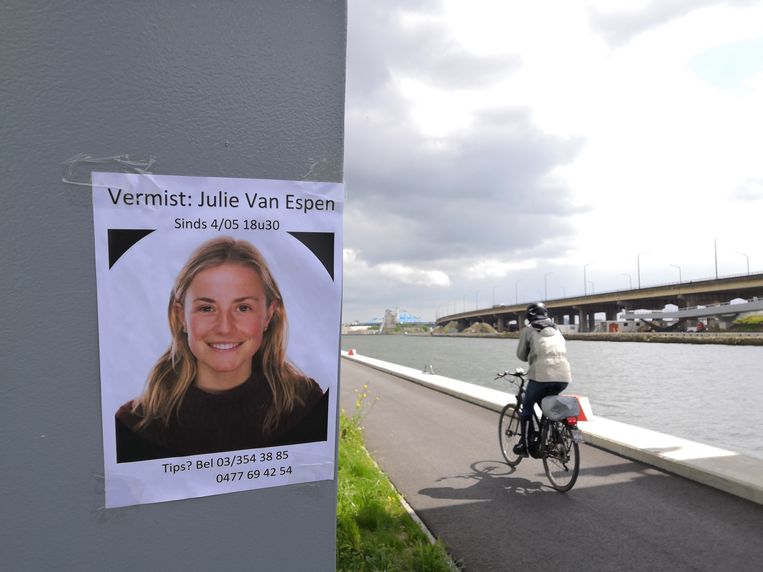 Een opsporingsbericht voor Julie Van Espen. Bakelmans wurgde haar vorig jaar aan het kanaal in Antwerpen, ter hoogte van het Sportpaleis. Beeld BELGAONTHESPOT