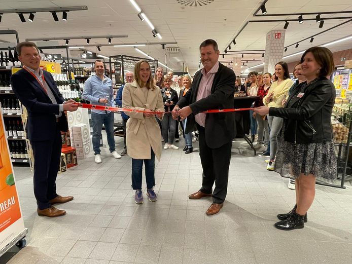 Serge Segers, Vincent Thoen, schepen Charlotte Verkeyn en  Store manager Annelies Veraverbeke