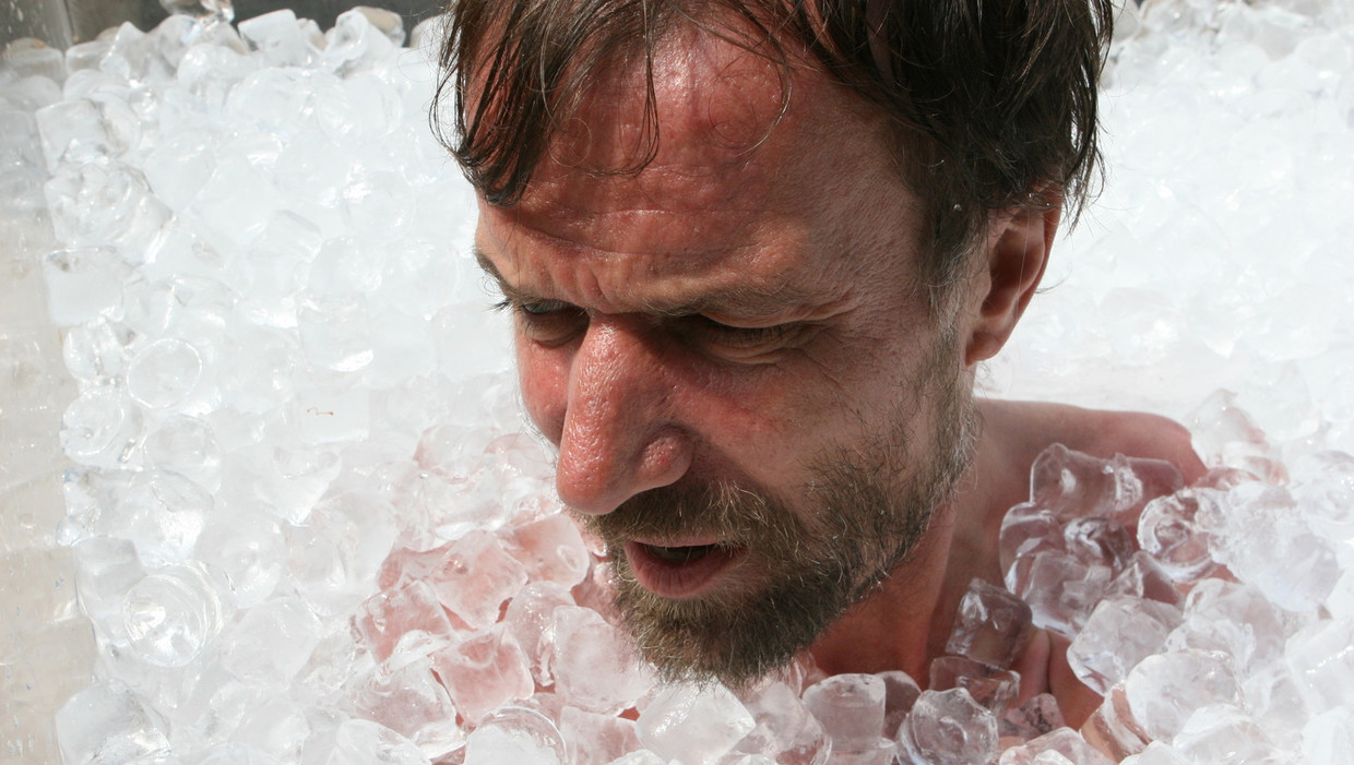 Iceman Wim Hofs advies tegen extreme hitte: neem een koude douche. Beeld anp