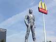 Nederlandse McDonald's laat megastandbeeld Michael Jackson niet weghalen