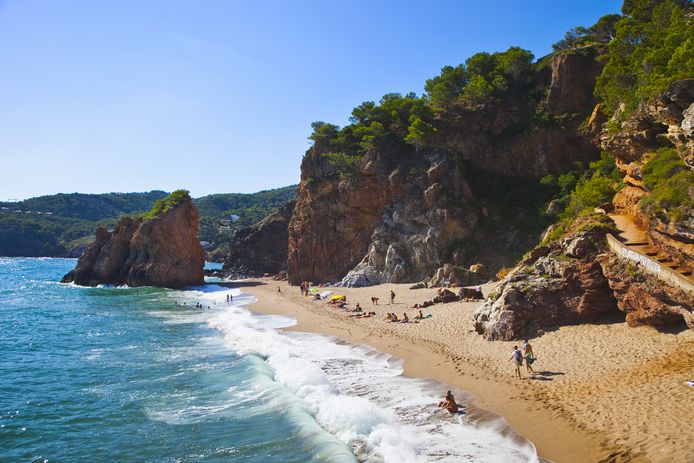 Een nudistenstrand in Catalonië, ter illustratie.