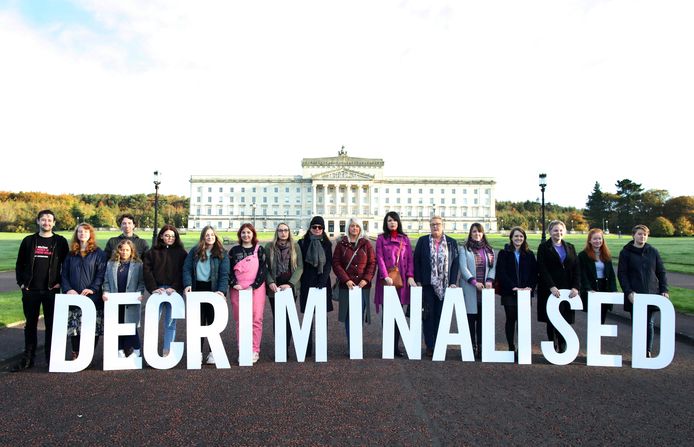 Voorstanders van het recht op abortus verzamelen aan het parlementsgebouw