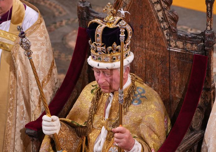 achterzijde haar cijfer Een van de voornaamste momenten van de kroning bleef privé achter een  gewijd scherm | Kroning koning Charles | AD.nl