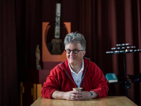 ‘Ik dacht: lees ik straks over een dode baby, gevonden in een container?’ Straatpastor Lucy (59) neemt afscheid