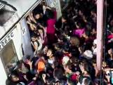 Complete chaos in treinstation Mumbai