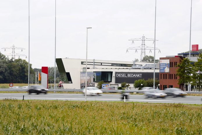 Billboards langs de A2 bij Breukelen laten er geen onduidelijkheid over bestaan: Diesel, bedankt.