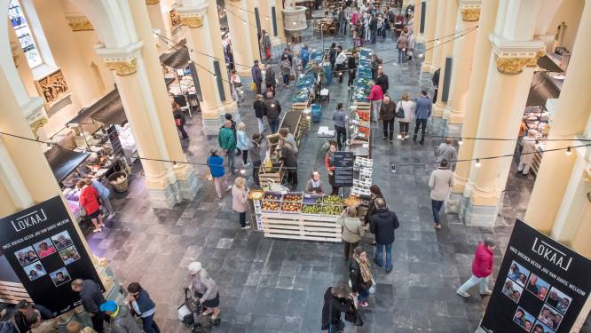 Ondanks contract tot april 2023 moet Lokaalmarkt Sint-Amandskerk verlaten: “Zoektocht naar een nieuwe locatie is begonnen”