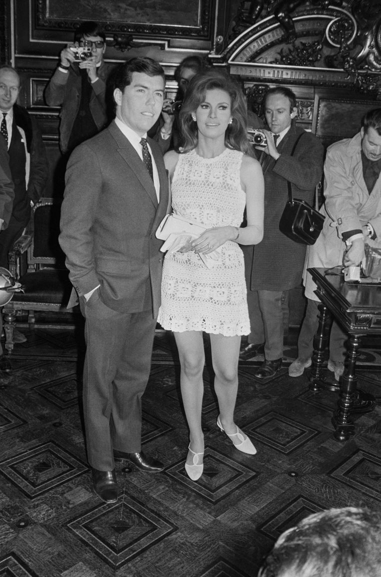 Het huwelijk van Raquel Welch en Patrick Curtis in Parijs, 1967.  Beeld Gamma-Keystone via Getty Images