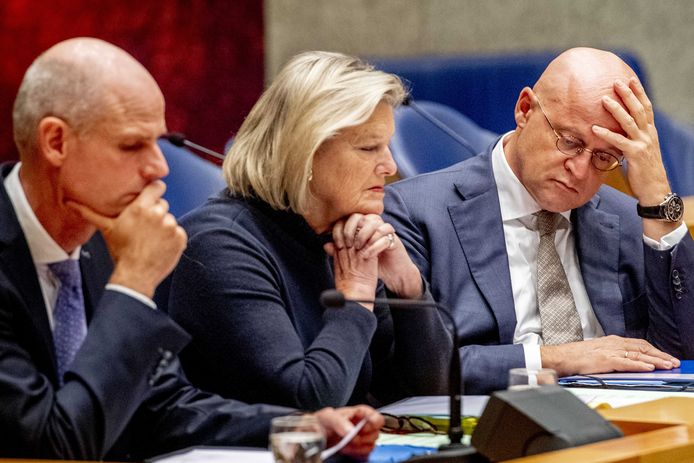 Minister Grapperhaus, minister Blok en Ankie Broekers-Knol, staatssecretaris van Justitie en Veiligheid, tijdens een debat in de Tweede Kamer.