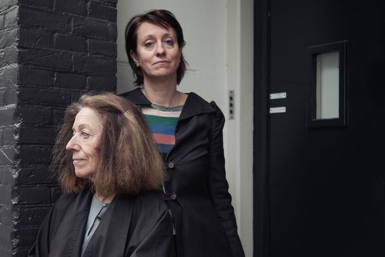 Dorothée van den Berghe met haar moeder Colette: 'Op de kleuterschool was de enige regel dat er geen regels waren. Ultieme chaos! Vreselijk!' Beeld Damon De Backer