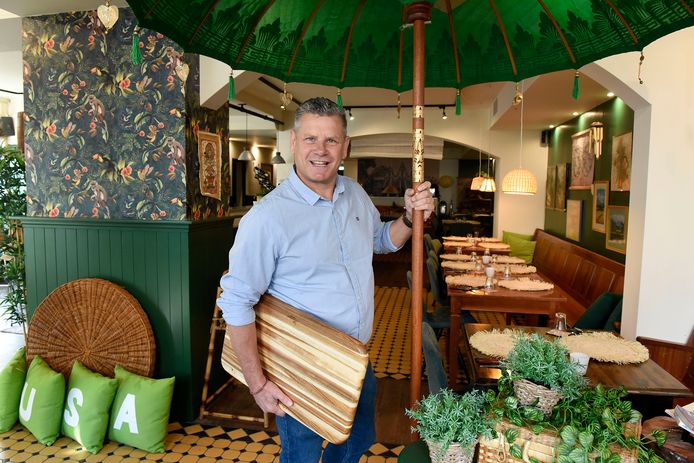 Gouwenaar Joost van Vliet begon twee jaar geleden met Nusa, een Indonesisch restaurant. Nu heeft hij vestigingen in Alphen, Woerden, Tilburg en op Goeree-Overflakkee en Aruba.