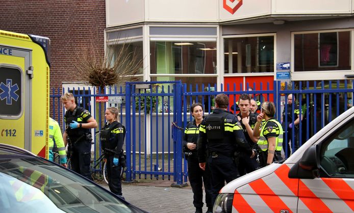 De schietpartij had plaats in de fietsenstalling van de vmbo-school aan de Essenburgstraat in Rotterdam-West.