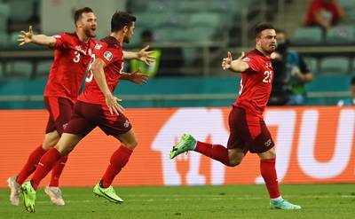 Shaqiri loodst Zwitserland met 2 goals voorbij Turkije (en da’s goed nieuws voor de Rode Duivels)
