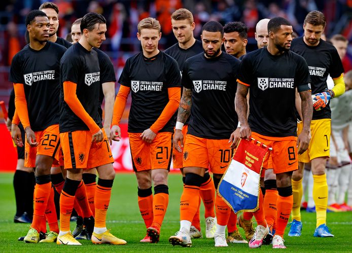 gijzelaar pianist doen alsof Met een T-shirt voor het Nederlands Elftal verbeteren we geen mensenrechten  | Opinie | ed.nl