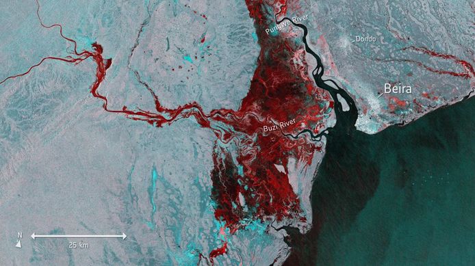 De rode markeringen duiden het meer aan dat ontstond na de doortocht van cycloon Idai.