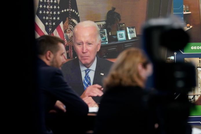 President Joe Biden tijdens een virtuele meeting op maandag.